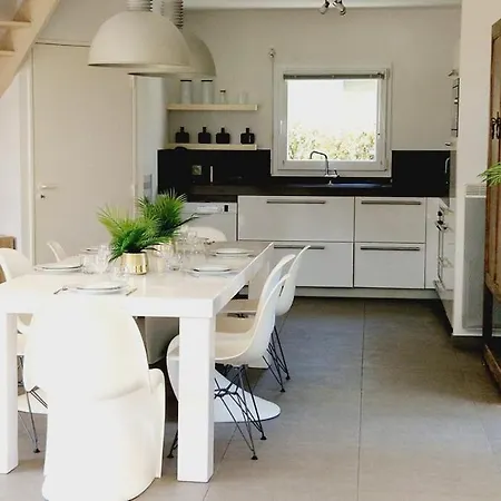 09, Piscine Chauffee 8 Personnes A 2 Pas De L'ocean 招待所 莱萨布勒-多洛讷