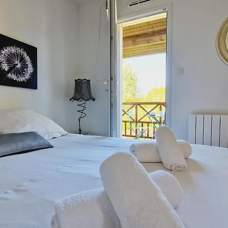 09, Piscine Chauffee 8 Personnes A 2 Pas De L'ocean 4*