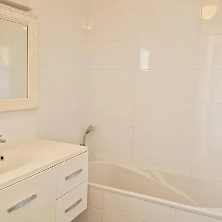 09, Piscine Chauffee 8 Personnes A 2 Pas De L'ocean 4* 莱萨布勒-多洛讷