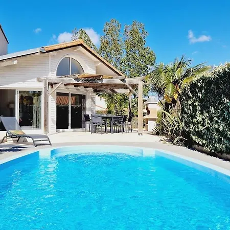 09, Piscine Chauffee 8 Personnes A 2 Pas De L'ocean