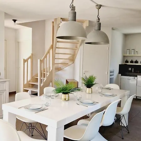 09, Piscine Chauffee 8 Personnes A 2 Pas De L'ocean 4*