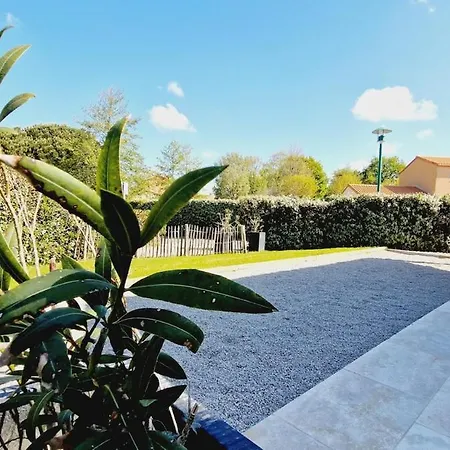 09, Piscine Chauffee 8 Personnes A 2 Pas De L'ocean