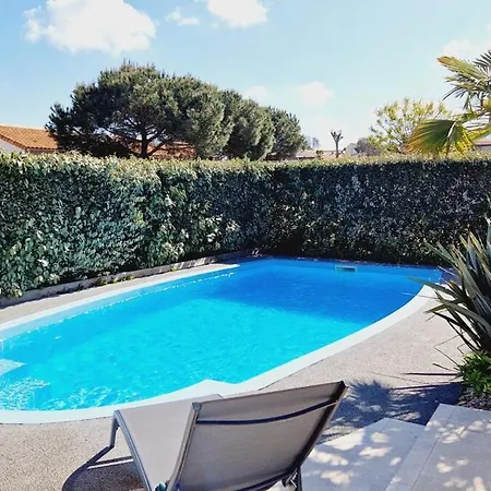 09, Piscine Chauffee 8 Personnes A 2 Pas De L'ocean 4*