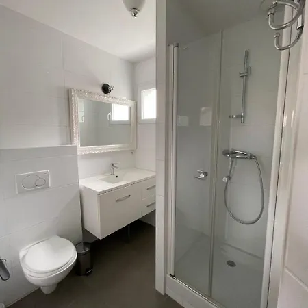 09, Piscine Chauffee 8 Personnes A 2 Pas De L'ocean 4* 莱萨布勒-多洛讷